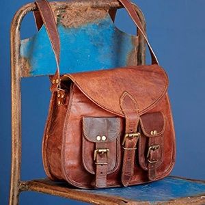 Leather CROSSBODY, Brand new cute, Lots of inside pockets an 2 zipper pockets